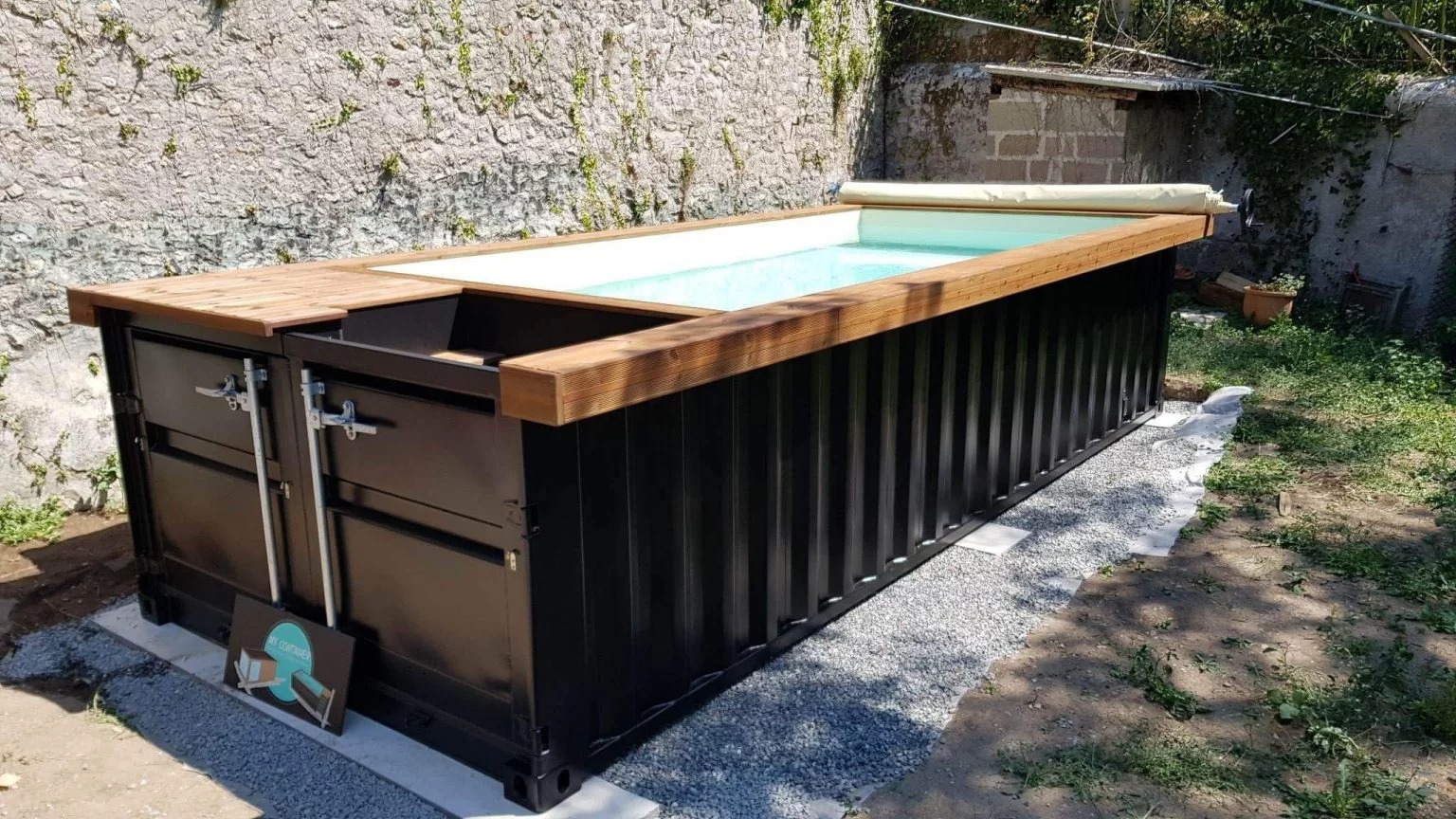 AquaBlox black container pool